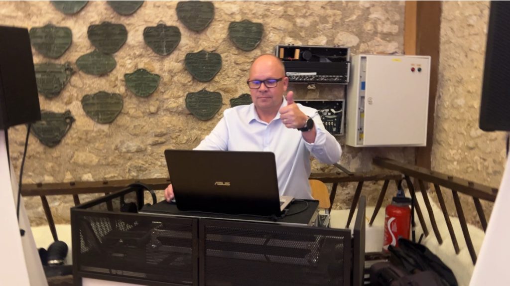 Fabrice DJ Mariage 28 animant un mariage à Montigny-le-Bretonneux